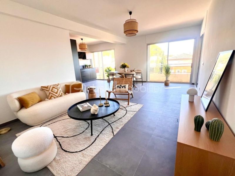 A louer APPARTEMENT DE PRESTIGE T4 82 M2 TERRASSE VUE MER BANDOL