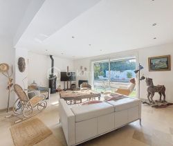 A louer MAISON  CONTEMPORAINE BORD DE MER SIX FOURS LES PLAGES