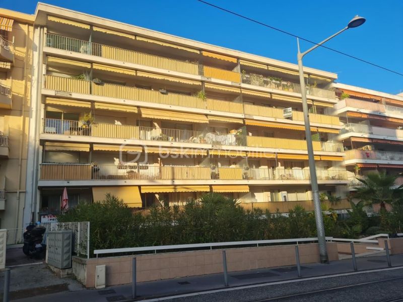 A louer APPARTEMENT T3 65 M2 BORD DE MER NICE