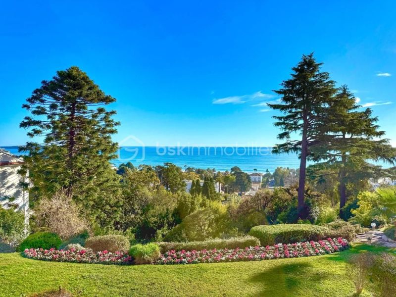 Se alquila apartamento de 2 habitaciones, 86 m², terraza, vistas al mar, Cannes