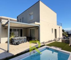 Contemporary house for rent by the sea in Agde