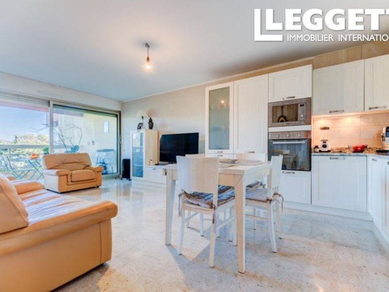 Luxury 3-bedroom apartment for rent, 80 m², terrace with sea view, Nice