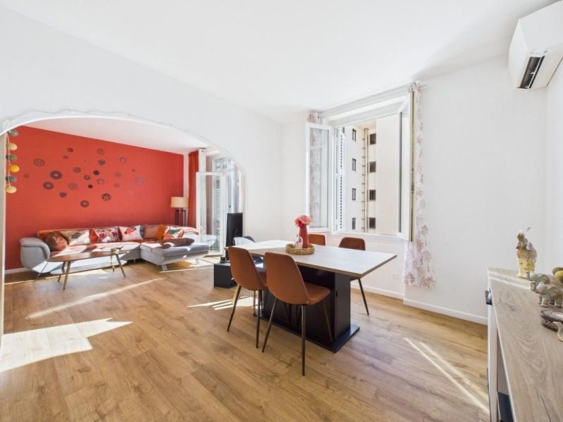 Se alquila apartamento de 2 habitaciones, 83 m², primera línea de playa, Ajaccio