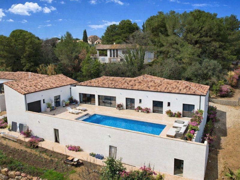 Contemporary house for rent in Magalas