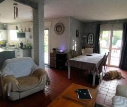 Architect-designed house for rent in Florensac