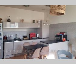 For rent: 2-bedroom apartment, 56 m², terrace, Cadolive