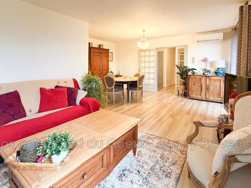 For rent: 2-bedroom apartment, 81 m², terrace, Gardanne