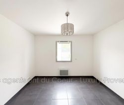 For rent: 2-bedroom apartment, 56 m², terrace, Fuveau