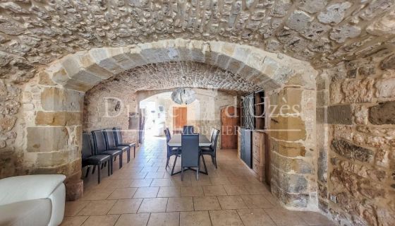 Mansion for rent in Uzès