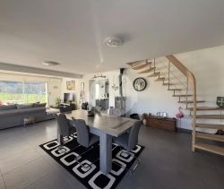 Contemporary house for rent in Saint Zacharie