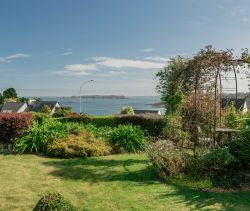 A vendre Maison 9 PIECES 224 M&sup2; vue mer et plage A pieds Perros Guirec