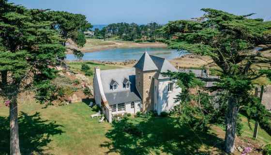 A vendre Maison de caractEre 7 PIECES 191 M&sup2; les pieds dans l'eau PENVENAN
