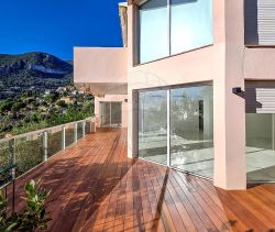Luxury 3-bedroom apartment for rent, 138 m², with terrace, beachfront, Roquebrune-Cap-Martin