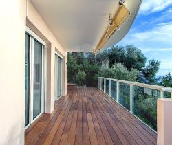 Luxury 3-bedroom apartment for rent, 138 m², with terrace, beachfront, Roquebrune-Cap-Martin