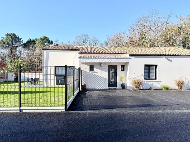 Contemporary house for rent by the sea in Les Mathes