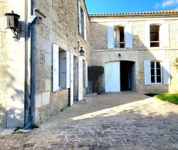 A louer MAISON  DE MAîTRE  CHANIERS