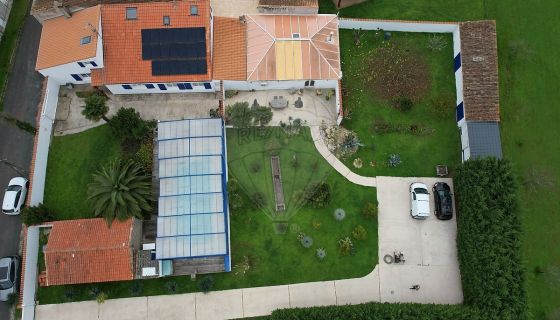 A louer LOFT  6 PIECES 325 M2 BORD DE MER MARENNES