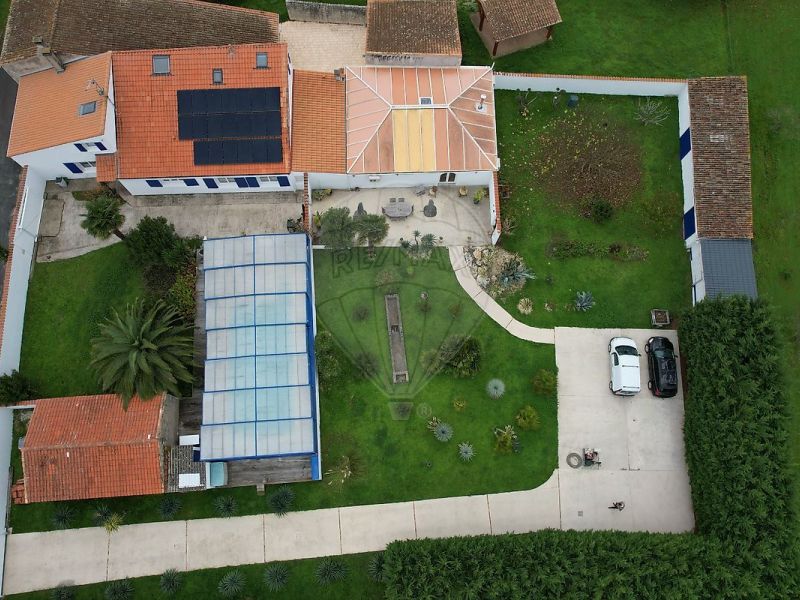 A louer LOFT  6 PIECES 325 M2 BORD DE MER MARENNES