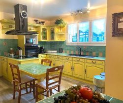 A louer LOFT  6 PIECES 325 M2 BORD DE MER MARENNES