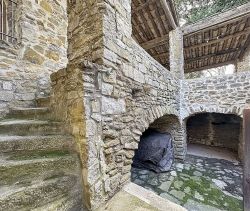 Contemporary house for rent in Deaux