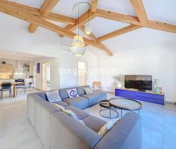 For rent: 7-room house, 167 m², beach within walking distance, Grimaud