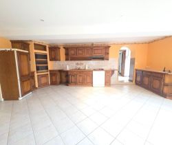 For rent: 6-room farmhouse, 157 m², MIGRE