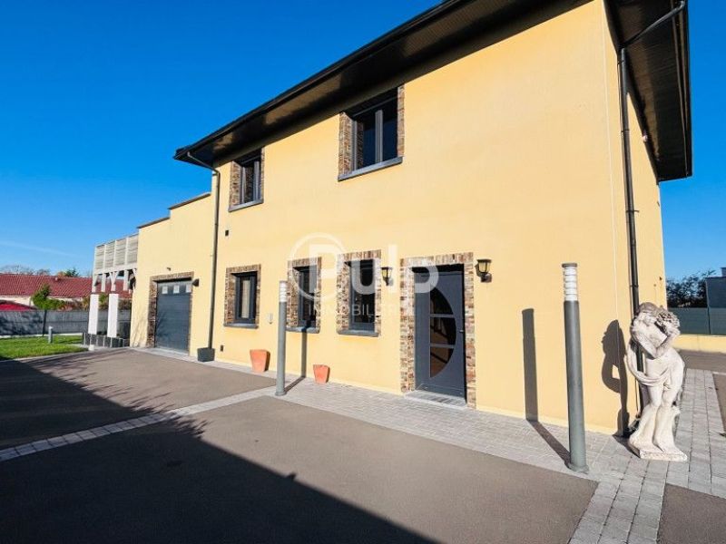 Contemporary house for rent in Lens