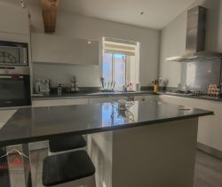 Se alquila piso de 2 habitaciones, 81 m², terraza, Prades