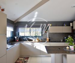 Se vende casa de 6 habitaciones de diseño arquitectónico, 170 m², con piscina, Lanton