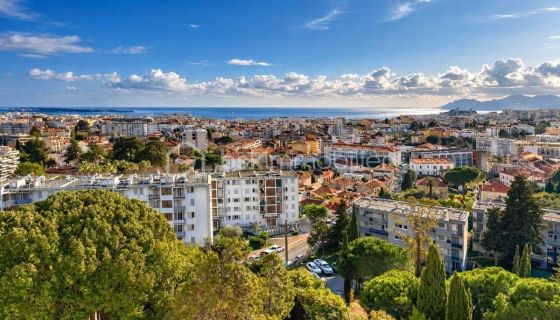 A vendre APPARTEMENT  18 M2 VUE MER CANNES