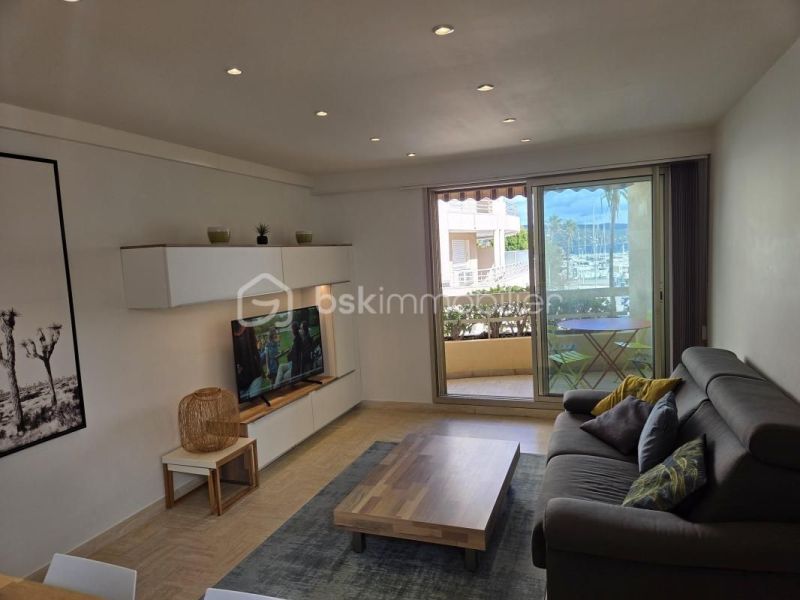 For rent: 1-bedroom apartment, 39 m², terrace with sea view, Cavalaire-sur-Mer