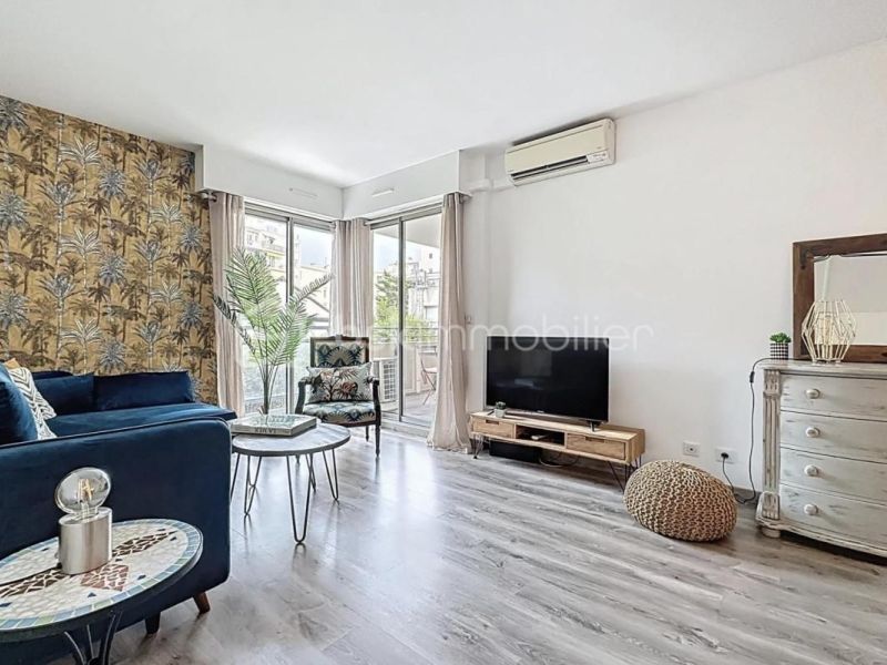 Se alquila apartamento de 2 habitaciones, 64 m², terraza, primera línea de mar, Cannes