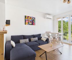 For rent: Brand new 1-bedroom apartment, 33 m², with terrace, beachfront, Ajaccio