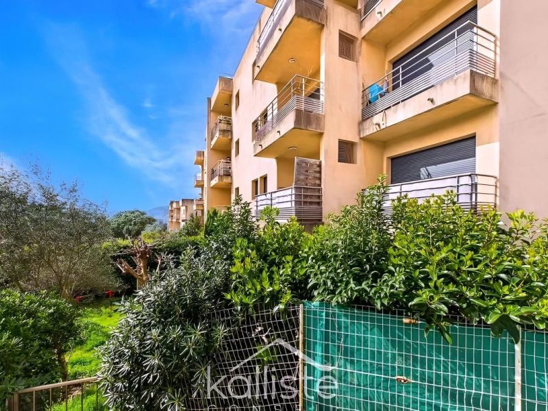 Se alquila apartamento de 2 habitaciones, 71 m², terraza, junto al mar, Ajaccio