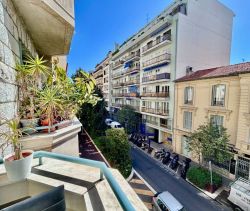 A louer APPARTEMENT T4 90 M2 BORD DE MER NICE