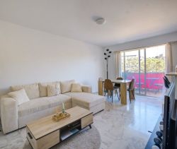 A louer APPARTEMENT T2 50 M2 TERRASSE BORD DE MER NICE