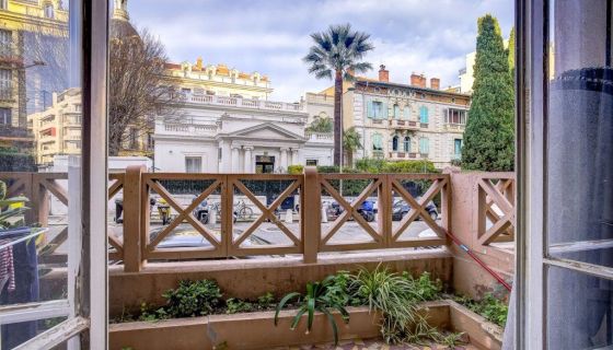A louer STUDIO  34 M2 TERRASSE BORD DE MER NICE