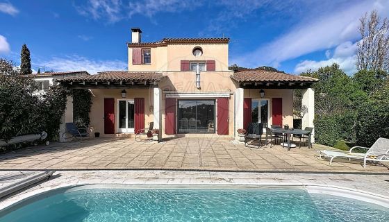 CASA DISEÑADA POR ARQUITECTOS EN ANDUZE