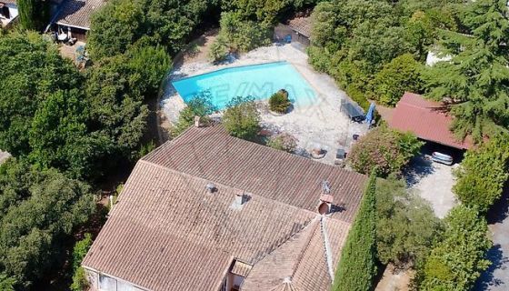 CASA DE 8 HABITACIONES 220 M2 NIMES