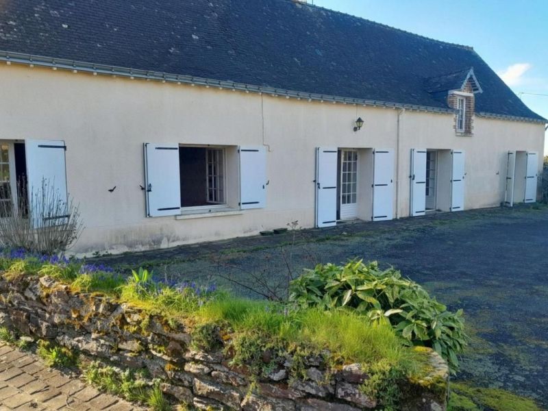 For rent: 6-room farmhouse, 111 m², red