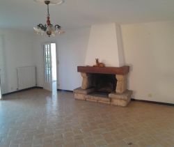 For rent: 6-room farmhouse, 111 m², red