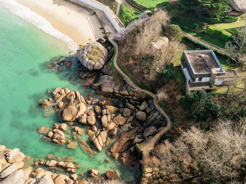 For sale: Architect-designed villa by the sea with direct beach access in Trégastel