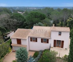 A vendre MAISON  4 PIECES 114 M2 BORD DE MER ROQUEBRUNE SUR ARGENS