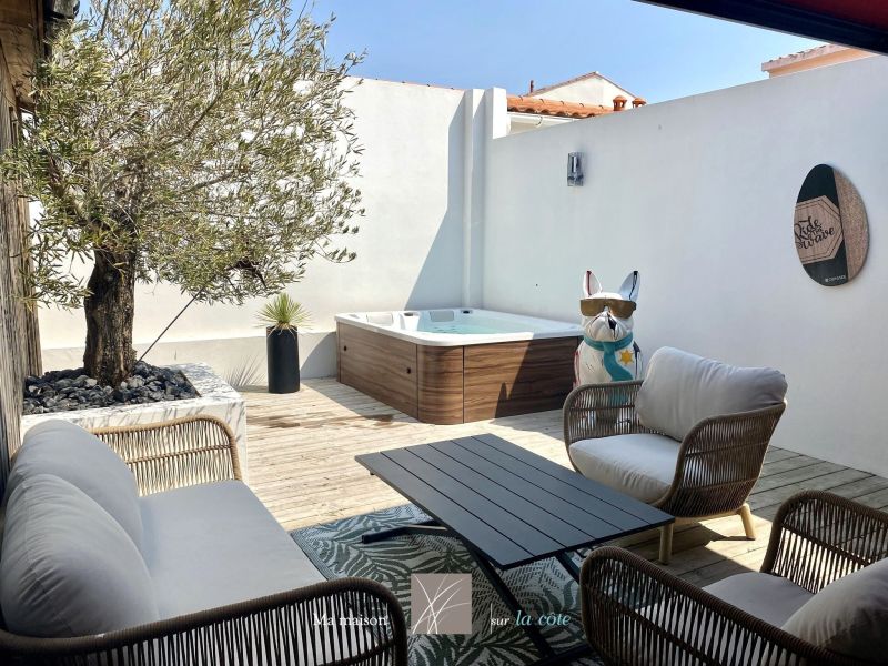 A vendre MAISON  5 PIECES 125 M2 BORD DE MER SAINT GILLES CROIX DE VIE