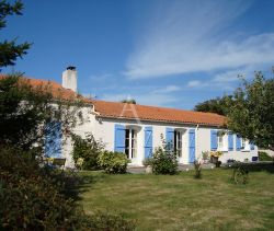 A vendre MAISON  6 PIECES 155 M2 BORD DE MER TALMONT SAINT HILAIRE
