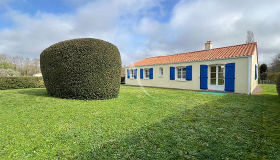 A vendre MAISON  5 PIECES 102 M2 BORD DE MER TALMONT SAINT HILAIRE