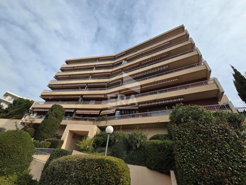 A louer APPARTEMENT T3 63 M2 TERRASSE BORD DE MER NICE