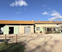 A louer MAISON  6 PIECES 197 M2  EYGUIERES