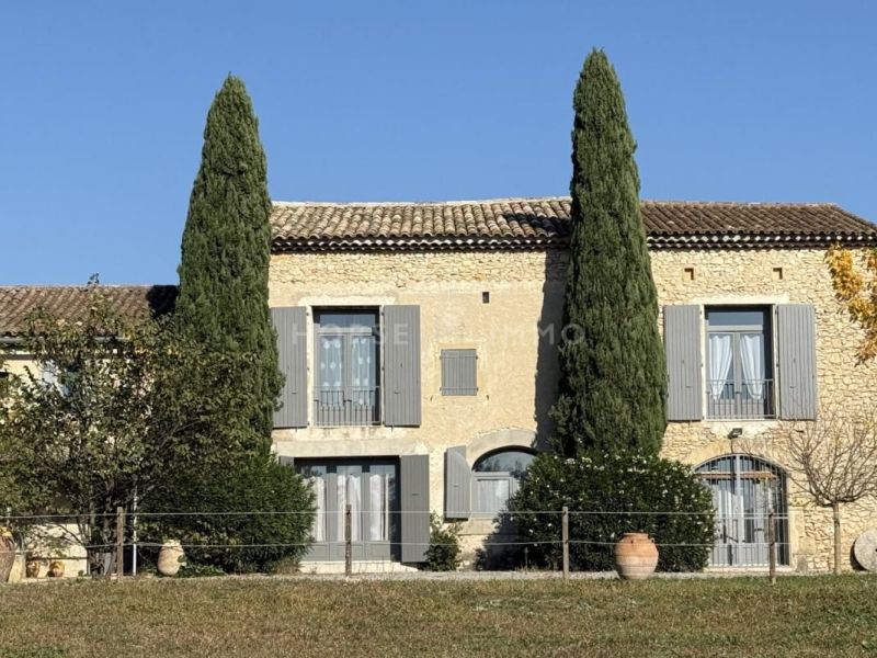 A louer APPARTEMENT DE PRESTIGE  597 M2 TERRASSE  SOMMIERES