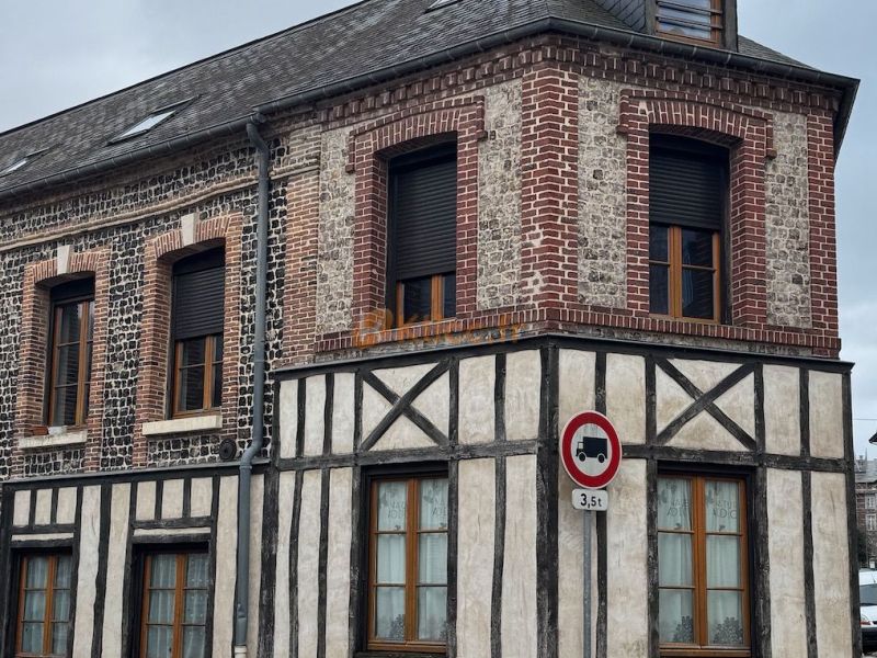 A vendre IMMEUBLE DE RAPPORT 180 M&sup2; CENTRE VILLE FECAMP 